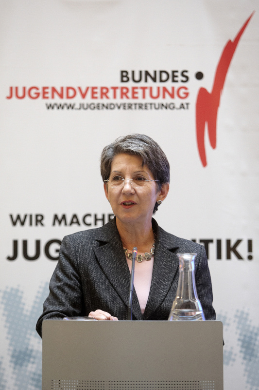 Mag.a Barbara Prammer - Nationalratspräsidentin am Rednerpult