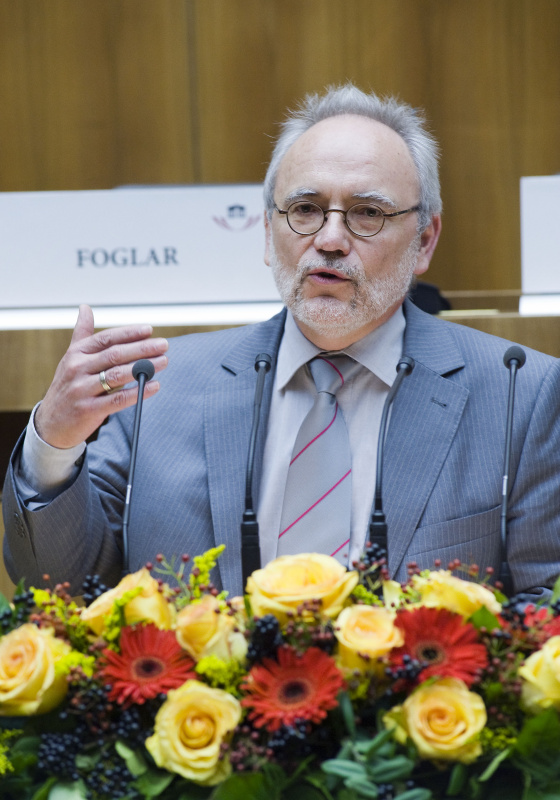 Hannes Kreller - Sprecher der deutschen Sonntagsallianz, Arbeitsexperte der Katholischen Arbeitnehmerbewegung Deutschland am Rednerpult