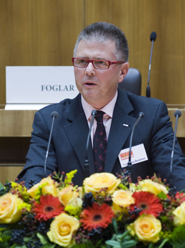 Franz Georg Brantner - Sprecher der Allianz fŸr den freien Sonntag, ÖGB am Rednerpult