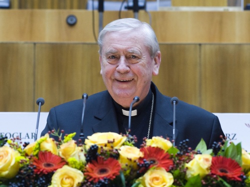 Diözesanbischof Dr. Ludwig Schwarz - Sprecher der Allianz für den freien Sonntag,österreichische Bischofskonferenz am Rednerpult