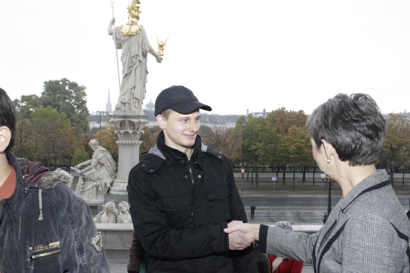 Nationalratspräsidentin Mag.a Barbara Prammer begrüßt die ersten Gäste