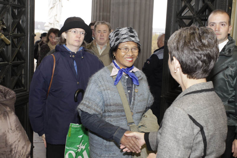 Nationalratspräsidentin Mag.a Barbara Prammer begrüßt die ersten Gäste