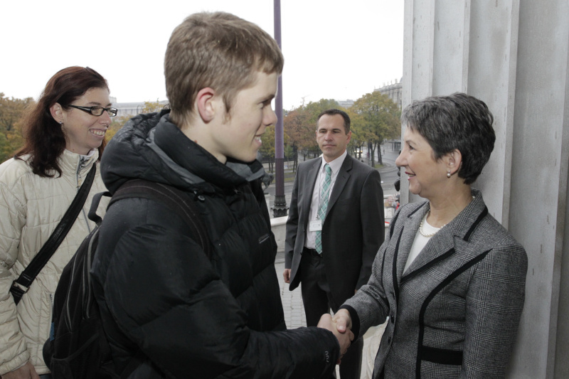 Nationalratspräsidentin Mag.a Barbara Prammer begrüßt die ersten Gäste