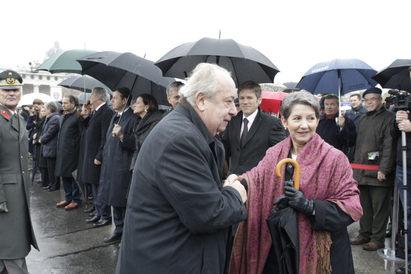 v.re. Zweiter Nationalratspräsident Fritz Neugebauer begrüßt Nationalratspräsidentin Mag.a Barbara Prammer