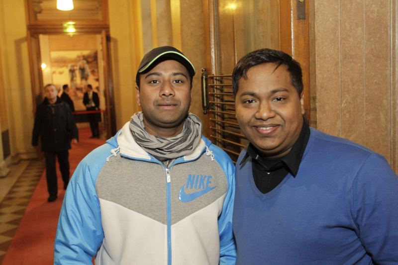 Bescuehr auf dem Weg durch das Parlamentsgebäude