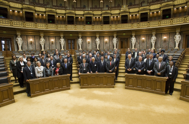 Gruppenfoto mit den VeranstaltungsteilnehmerInnen im Historischen Sitzungssaal