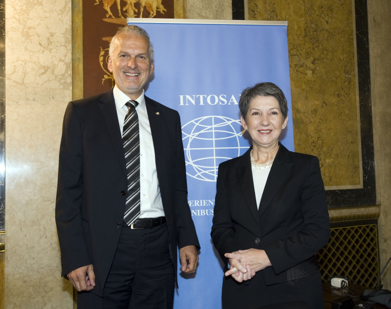 v.li. Dr. Josef Moser - Rechnungshofpräsident und INTOSAI Geleralsekretär und Mag.a Barbara Prammer - Nationalratspräsidentin