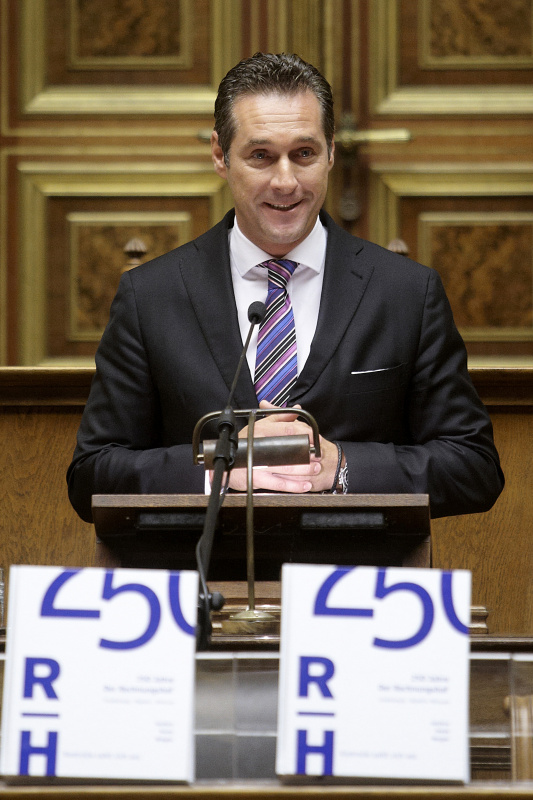 Heinz-Christian Strache - Klubobmann der FPÖ am Rednerpult