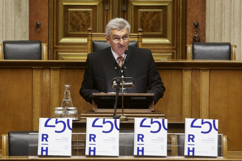 Ök.-Rat Simon Illmer - Präsident des Salzburger Landtags am Rednerpult