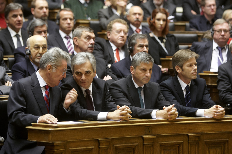 erste Reihe v. li.: Dr. Heinz Fischer - Bundespräsident, Werner Faymann - Bundeskanzler, Dr. Michael Spindelegger - Vizekanzler und Außenminister und Dr.Josef Ostermayer - Staatssekretär Bundeskanzleramt