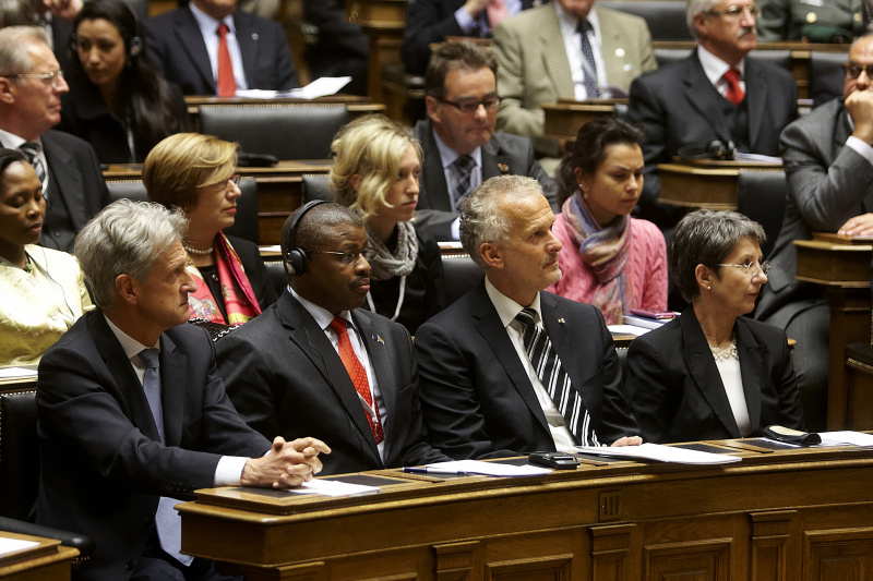 erste Reihe v. li.: Dr.Josef Cap - Klubobmann der SPÖ, Terence Nombembe - Auditor General, Präsident der Intosai, Dr.Josef Moser - Rechnungshofpräsident und Mag.a Barbara Prammer - Nationalratspräsidentin