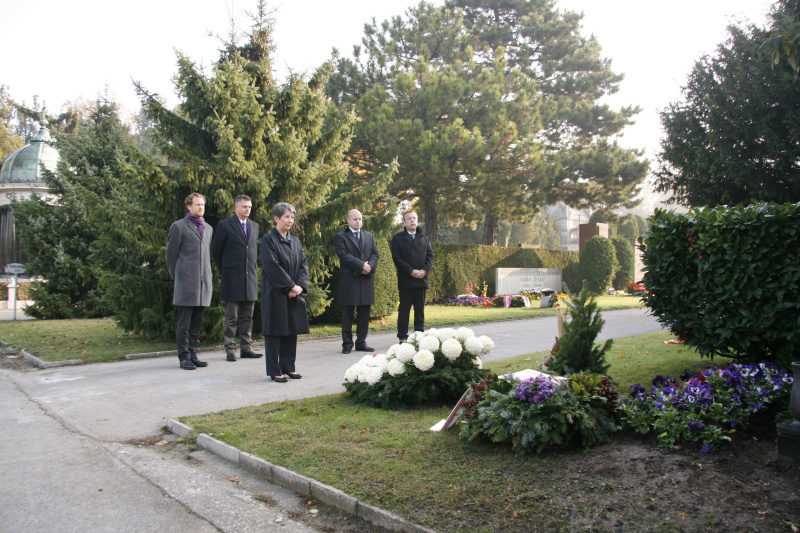 Kranzniederlegung durch Nationalratspräsidentin Mag.a Barbara Prammer am Grab von Friedrich Hillegeist