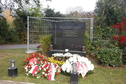Grab von Mag. Leopold Gratz am Zentralfriedhof