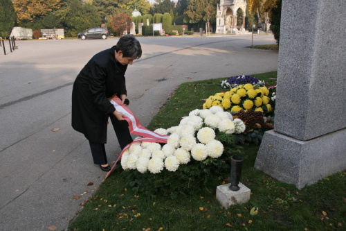 Kranzniederlegung durch Nationalratspräsidentin Mag.a Barbara Prammer am Grab von Johann Böhm
