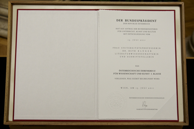 Urkunde - Österreichisches Ehrenkreuz für Wissenschaft und Kunst 1. Klasse