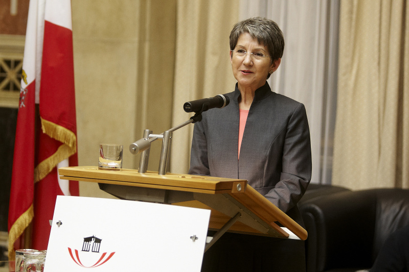 Mag.a Barbara Prammer - Nationalratspräsidentin am Rednerpult