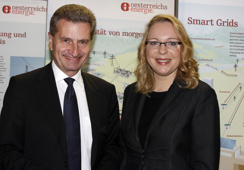 v.li. Günther Oettinger - EU-Kommissar für Energie Investitionen und Rahmenbedingungen für eine nachhaltige Energieversorgung in Europa und Prof.in Dr.in Claudia Kemfert - Energieexpertin des Deutschen Instituts für Wirtschaftsforschung Deutschland als Pionier der Energiewende in der EU