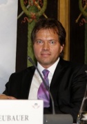 Mag. Rainer Widmann - Abgeordneter zum Nationalrat und Energiesprecher des BZÖ am Podium