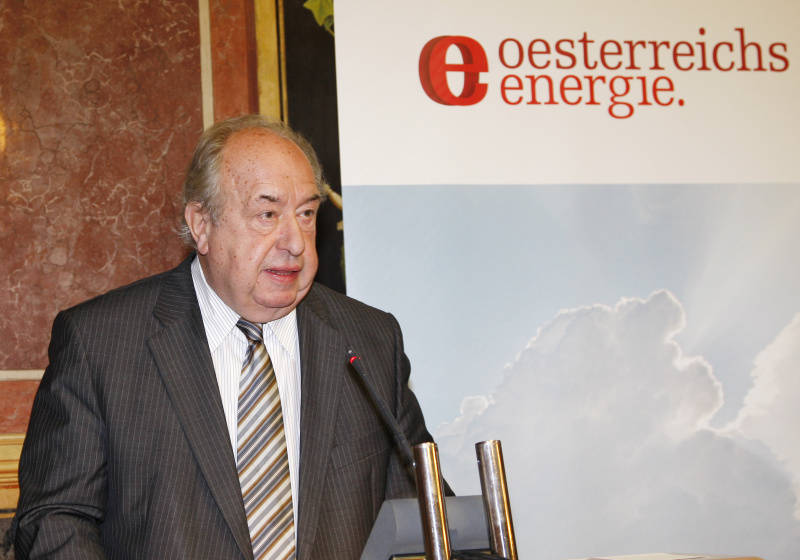 Fritz Neugebauer - Zweiter Präsident des Nationalrates am Rednerpult