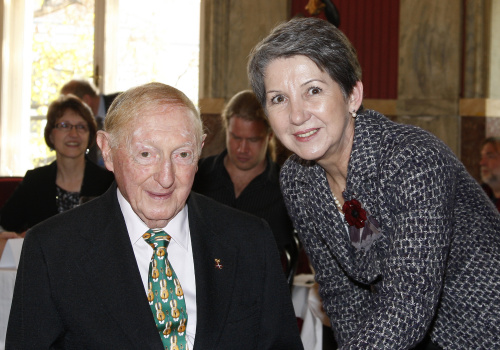 Walter Arlen und Mag.a Barbara Prammer - Praesidentin des Nationalrates
