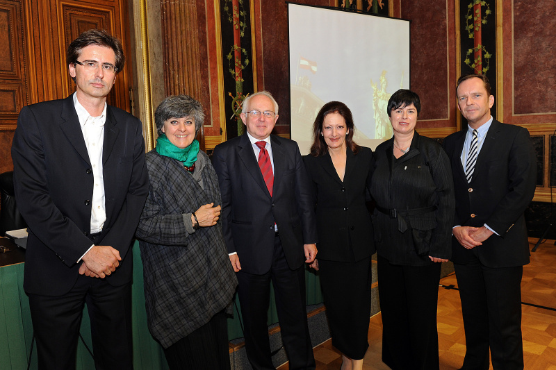 v.li. Univ.Prof. DI Dr. Christian Kühn - TU Wien, Prof.in DI.in Maria Auböck - Vizepräsidentin der Zentralvereinigung der Archtitektinnen, S.E. Botschafter Torben Brylle - Königl. Dänischer Botschafter in Wien, Univ. Lekt.in Dr.in Mara Reissberger - Architekturhistorikerin, Moderatorin Franziska Leeb - Architekturpublizistin und Prof. DI Hermann Schnell