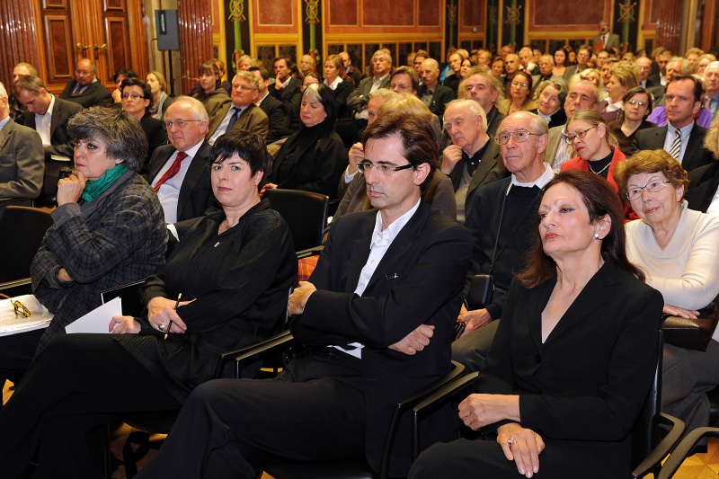 Blick in Richtung VeranstaltungsteilnehmerInnen. Erste Reihe v.li. Prof.in DI.in Maria Auböck - Vizepräsidentin der Zentralvereinigung der Archtitektinnen, Moderatorin Franziska - Leeb Architekturpublizistin, Univ.Prof. DI Dr. Christian Kühn TU Wien und Univ. Lekt.in Dr.in Mara Reissberger- Architekturhistorikerin