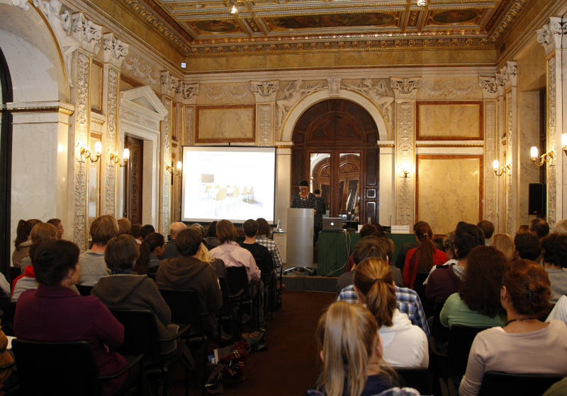 Univ.-Prof.in Dr.in Anja Besand am Rednerpult