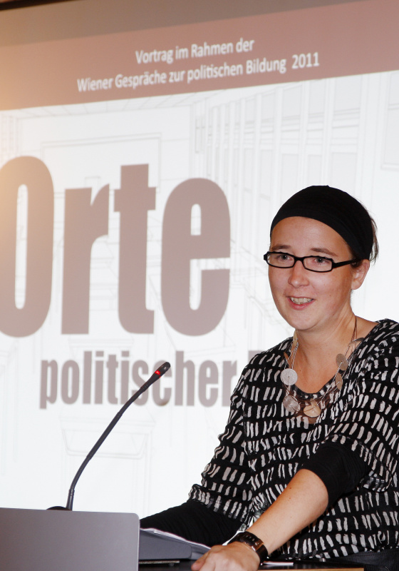 Univ.-Prof.in Dr.in Anja Besand am Rednerpult