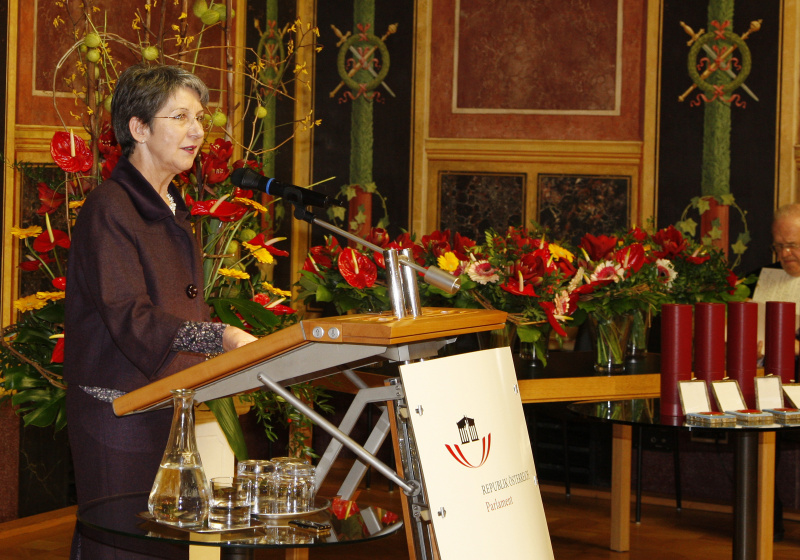 Mag.a Barbara Prammer - Präsidentin des Nationalrates am Rednerpult