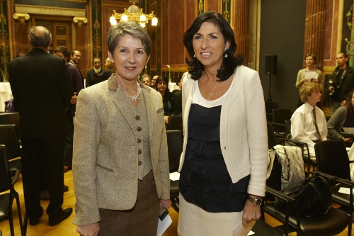 v.links: Mag.a Barbara Prammer - Präsidentin des Nationalrates und Dr.in Danielle Spera - Direktorin des Jüdischen Museums Wien