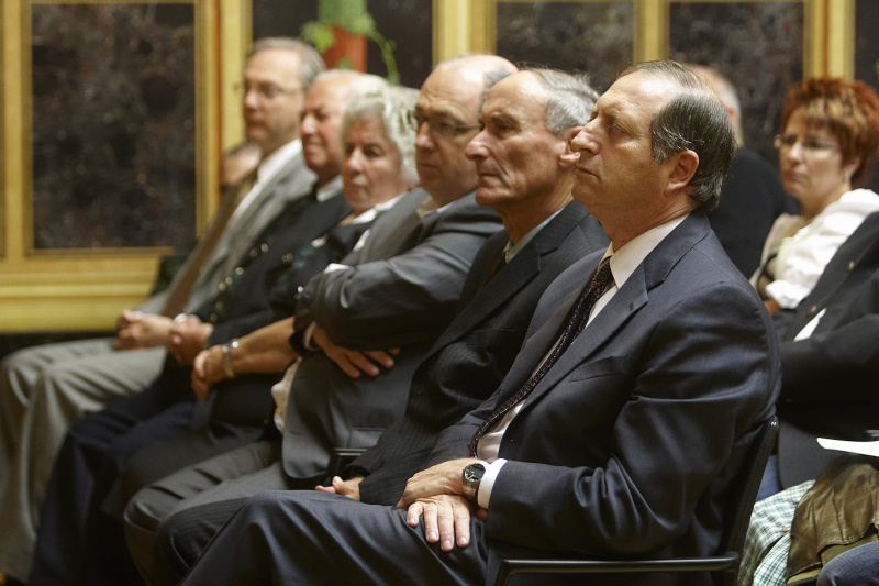 Blick in Richtung VeranstaltungsteilnehmerInnen. Im Vordergrund: Aviv Shir-On - Botschafter des Staates Israel