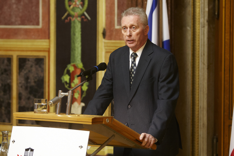 Walter Gellert am Rednerpult