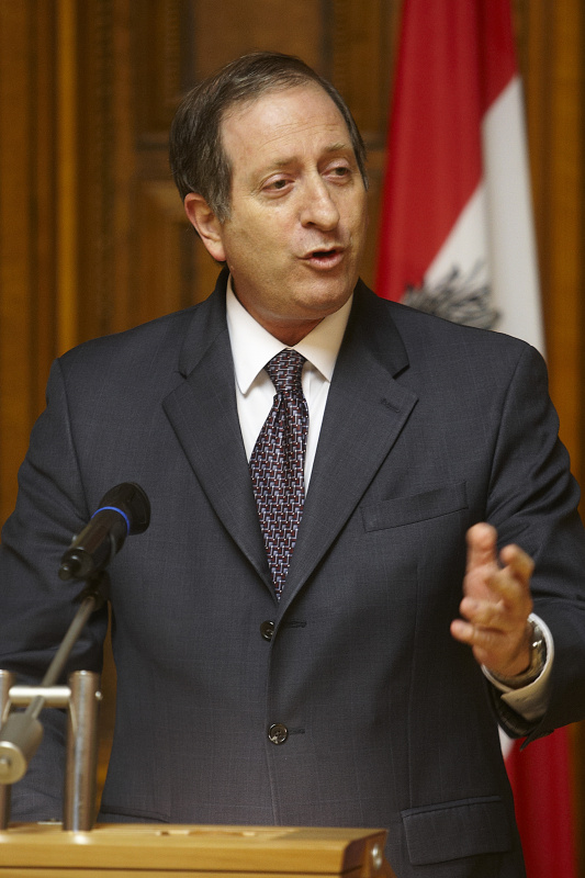 Aviv Shir-On - Botschafter des Staates Israel am Rednerpult