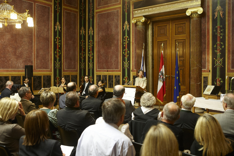 Mag.a Barbara Prammer - Präsidentin des Nationalrates am Rednerpult