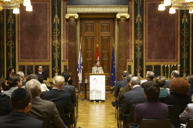 Mag.a Barbara Prammer - Präsidentin des Nationalrates am Rednerpult