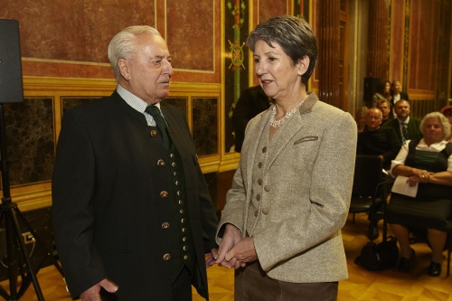 v.li. Anton Posch im Gespräch mit Mag.a Barbara Prammer - Präsidentin des Nationalrates