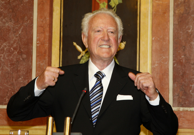 Dr. Waldemar Steiner am Rednerpult