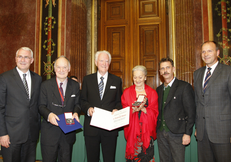 v.li. Mag. Dr. Martin Graf - Dritter Präsident des Nationalrates, em.Univ.-Prof. Dr. Gerhard Pendl, Dr. Waldemar Steiner und Frau, M. Odin Wiesinger - Bildhauer und Mag. Harald Stefan