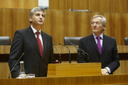 v.links: Aussenminister und Vizekanzler Dr. Michael Spindelegger am Rednerpult und Dr. Wolfgang Schüssel
