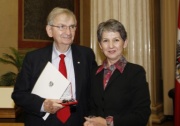 v.li. Ari Rath und Mag.a Barbara Prammer - Nationalratspräsidentin