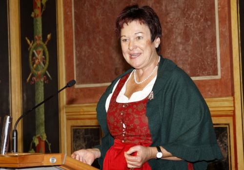 Mag.a Susanne Neuwirth - Bundesratspräsidentin am Rednerpult