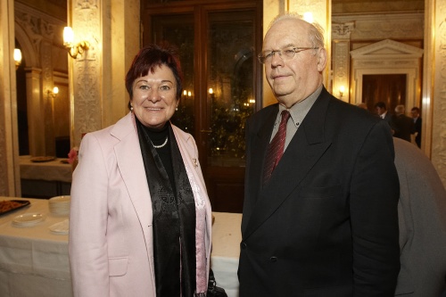 Bundesratspräsidentin Mag.a Susanne Neuwirth im Gespraech mit Prof. Gerd Kaminski