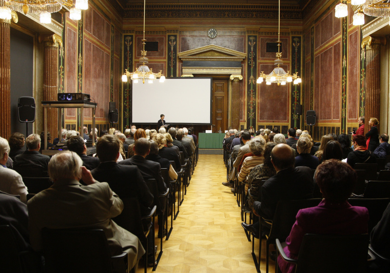 Mag.a Barbara Prammer - Nationalratspräsidentin am Rednerpult