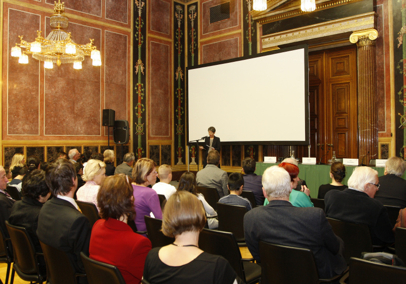 Mag.a Barbara Prammer - Nationalratspräsidentin am Rednerpult