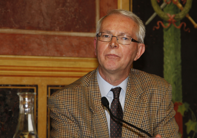 Dr. Peter van den Dungen - Universität Bradford