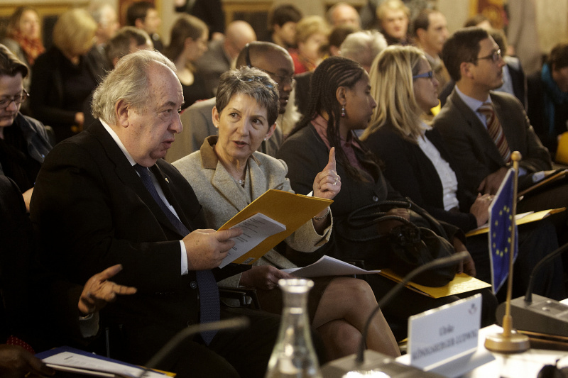 Zweiter Nationalratspräsident Fritz Neugebauer im Gespräch mit Nationalratspräsidentin Mag.a Barbara Prammer