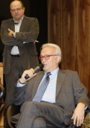 Dr. Hannes Swoboda - Abgeordneter zum Europäischen Parlament.  Im Hintergrund  Fritz Jungmayr - ORF