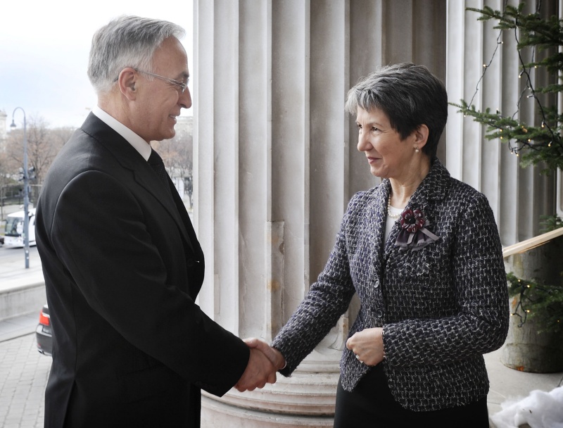 Jakup Krasniqi - Präsident des Parlaments der Republik Kosovo wird durch Nationalratspräsidentin Mag.a Barbara Prammer begrüßt