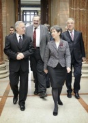 erste Reihe v.li. Jakup Krasniqi - Präsident des Parlaments der Republik Kosovo und Nationalratspräsidentin Mag.a Barbara Prammer