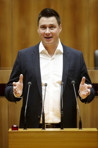 Thomas Einwallner, Nationalratsabgeordneter der ÖVP, am Rednerpult